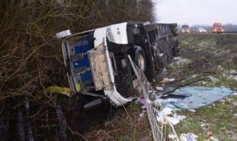 Autobus sa tinejdžerima sletio u Francuskoj: Najmanje 13 povrijeđenih