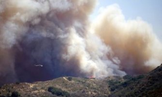 Kalifornija: Više od 1600 vatrogasaca ne terenu, više stotina evakuisanih