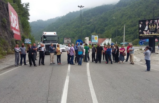 Radnici Bjelasice Rade blokirali magistralu na 15 minuta