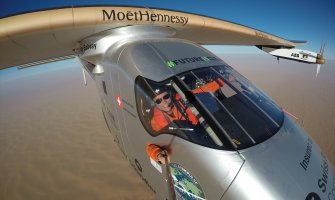 Solarni avion okončao put oko svijeta: Letio 40.000 kilometara bez goriva