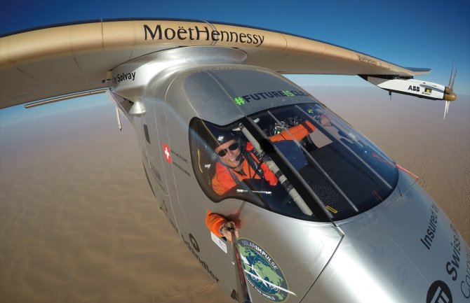 Solarni avion okončao put oko svijeta: Letio 40.000 kilometara bez goriva