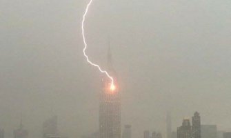 Snimio udar munje u Empajer stejt bilding