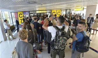 Žena kriva za uzbunu na aerodromu, nije željela da joj muž ode