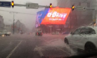 Snažan vjetar i grad pogodili Sarajevo: Pojedini dijelovi grada nakratko ostali bez električne energije