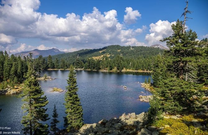 Kupanje u ovom jezeru u Crnoj Gori donosi ženama ljepotu, zdravlje i sreću u braku