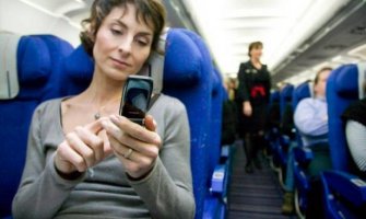 Evo šta se stvarno dešava ako ne isključite vaš telefon u avionu