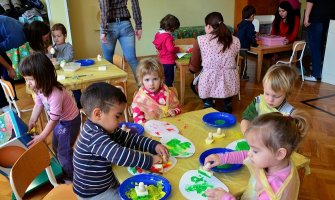 Vaspitači opterećeni, smanjiti broj djece po vaspitnim grupama    