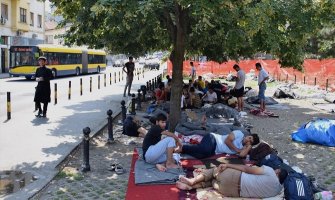 Beograd: Parkovi kod autobuske stanice i po mjesec dana služe kao mjesto boravka migrantima