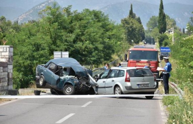 U saobraćajnoj nesreći jedna osoba poginula, vozač koji je izazvao udes pobjegao