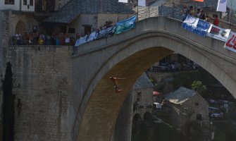 Po 450. put održani skokovi sa Starog mosta u Mostaru (VIDEO)