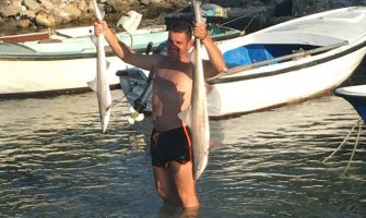 Ulcinj: Ulovljena dva mladunčeta  ajkule