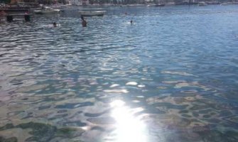Tivat: Jak miris goriva i mrlja u moru rastjerali kupače