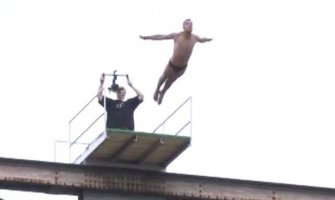 UZNEMIRUJUĆI SNIMAK: Slovenac stradao prilikom skoka sa mosta u Drinu