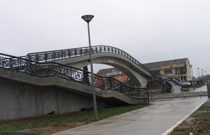 Pavićević: Riješiti problem pasarele na Zabjelu