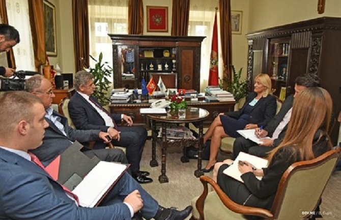 Neoliberalni koncept nije održiv jer stvara raslojavanja