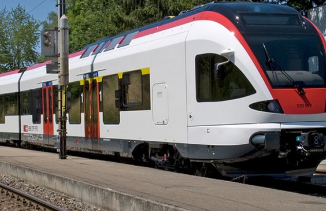 Švajcarska: Ranio nožem sedmoro u vozu pa zapalio vagon