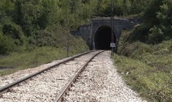 Obrušio se tunel na pruzi Beograd-Bar: Mašinovođe i ranije upozoravale na to