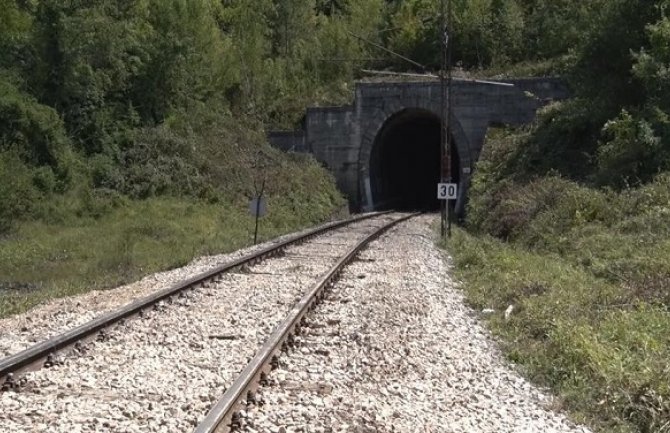 Obrušio se tunel na pruzi Beograd-Bar: Mašinovođe i ranije upozoravale na to