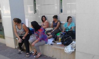 Kad majke leže na pločniku 