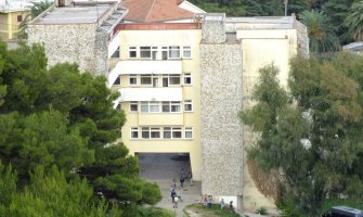 Đaci iz Igala u novim klupama zahvaljujući akciji roditelja