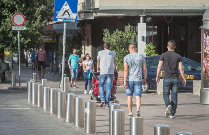 CRS: Koštao milione a ne radi