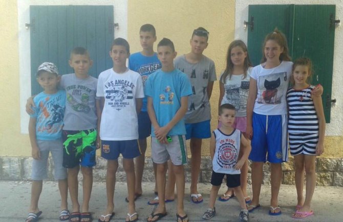 Besplatno ljetovanje za djecu iz Lovćenca, Mićunović obezbijedio boravak u Aqua parku