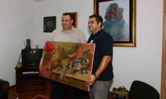 Novaković nagradio Biševića: Širom regiona poslao svijetlu sliku Bara