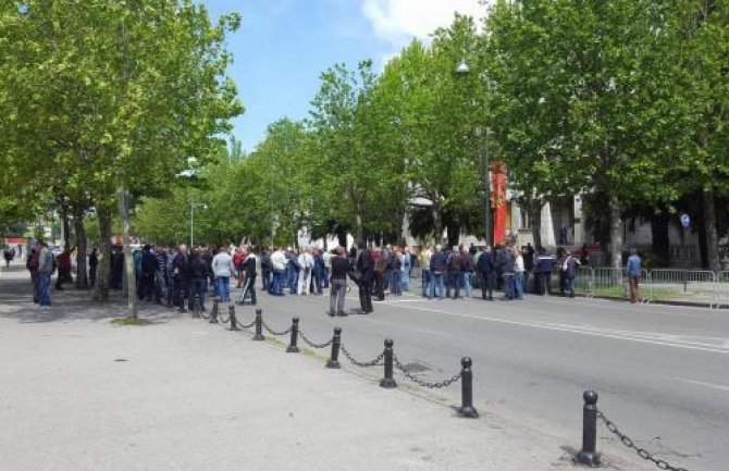 PG:Penzioneri KAP-a blokirali kružni tok na Zabjelu