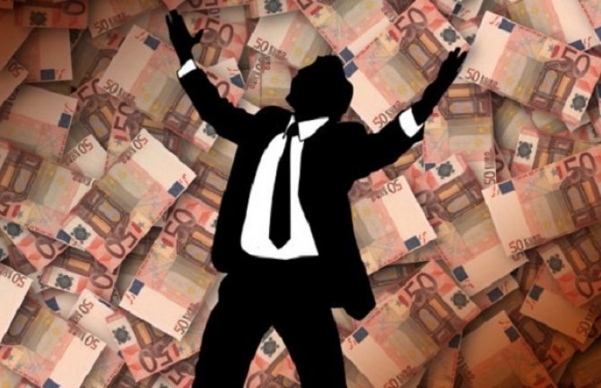 Ko prima više i država mu daje