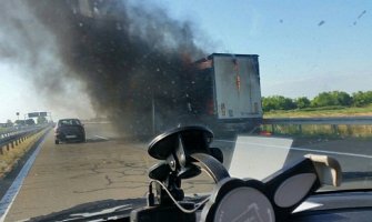 Gori kamion na auto-putu, nema povrijeđenih