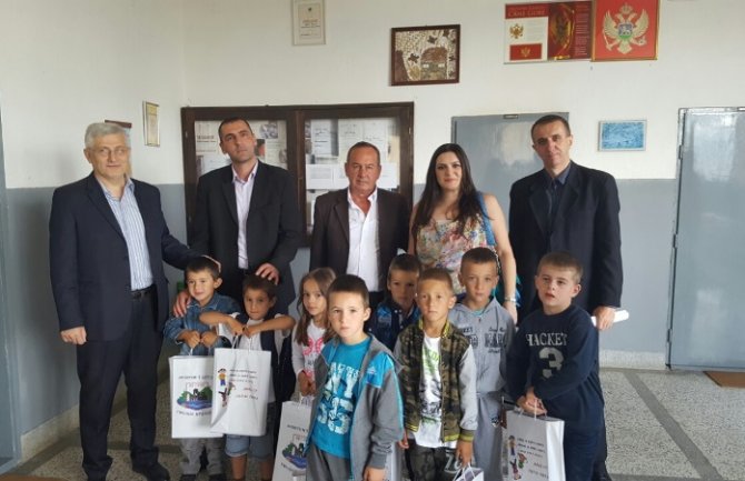 Berane: Obezbijedili užbenike za sve osnovce u opštini, izdvojili više od 200 hiljada eura (FOTO)