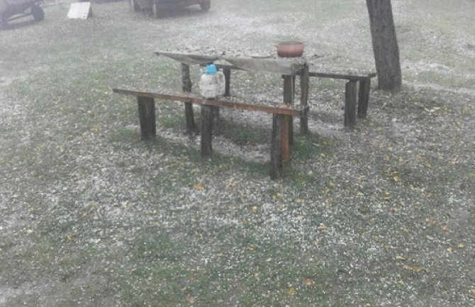 Bijelo Polje: Grad veličine lješnika nanio štetu dijelu opštine