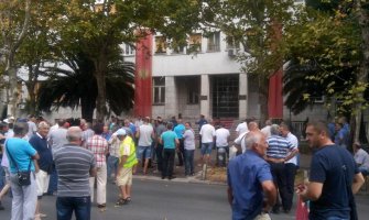 Odblokiran put Podgorica - Kolašin, radnici KAP-a se vratili ispred Skupštine