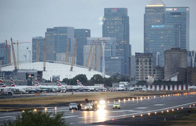 London: Demonstranti na aerodromu uhapšeni, otkazana većina letova