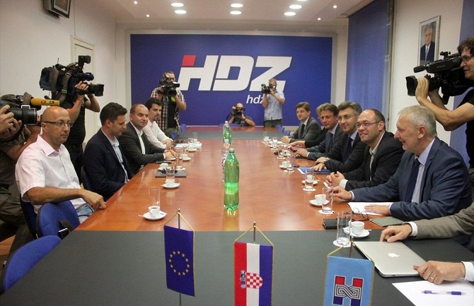 Počeli pregovori HDZ-a i Mosta