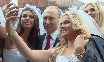 Putin u društvu lijepih nevjesta (VIDEO)   