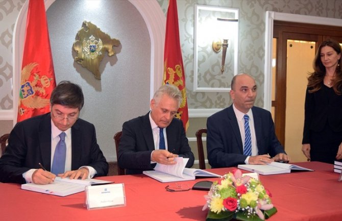 Potpisan ugovor o koncesiji za istraživanje nafte i gasa u podmorju Crne Gore
