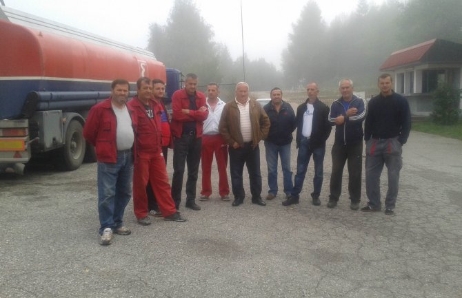 Radnici: Duguju nam 40 plata, a poslali nas na trudničko! 