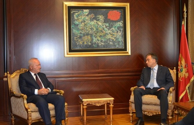 Jačanje saradnje između CG i Kosova obostrani interes