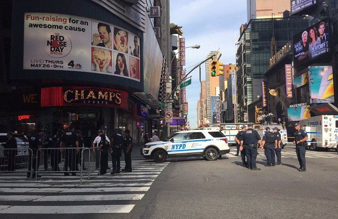 Zatvoren Tajms skver zbog sumnjivog paketa