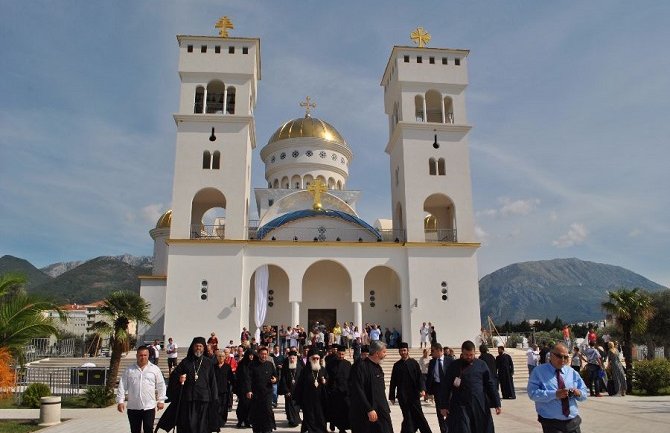 Bar: Osveštan Saborni hram Svetog Jovana Vladimira (FOTO)