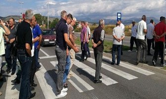 Radnici KAP-a i danas blokirali saobraćaj