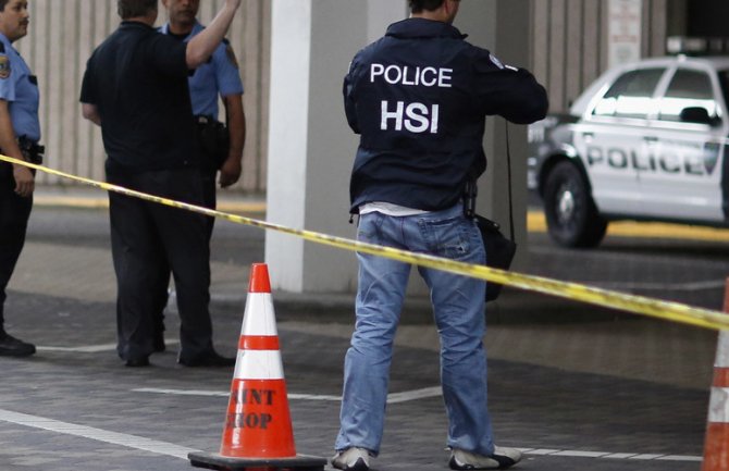 Pucnjava u Hjustonu, tijela na ulici