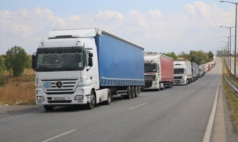 Na tursko-bugarskoj granici čeka 11 km duga kolona šlepera, naplaćuju im parking