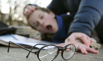 Šta da radi jadno dijete?