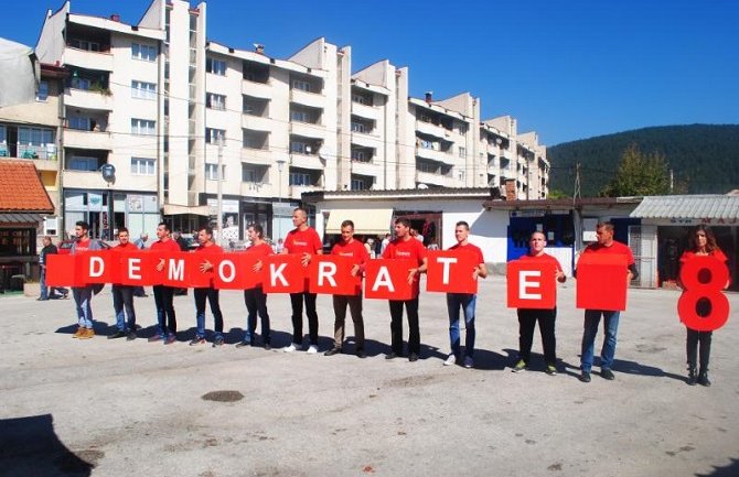 Demokrate  u okviru pobjedničke kampanje „od vrata do vrata“, bile u posjeti Pljevljima