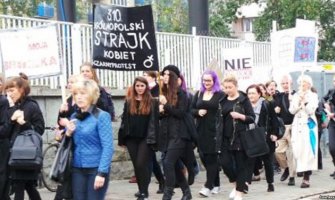 Poljska: Žene u crnom štrajkuju zbog najave potpune zabrane abortusa