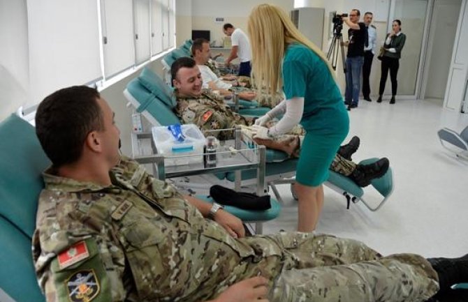 Više od 100 pripadnika MO i VCG dobrovoljno dalo krvi