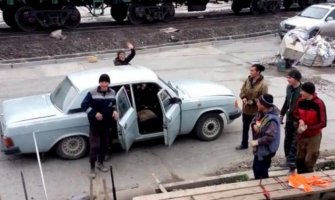 Poduhvat za pamćenje: Iz automobila izašlo 17 rusa (VIDEO)