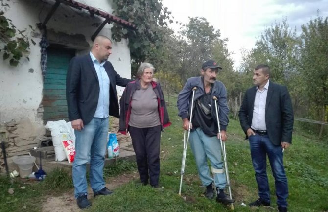 Jeftovići žive od 80 eura mjesečno, donirali im brašno i namirnice koje ne mogu sami da obezbijede